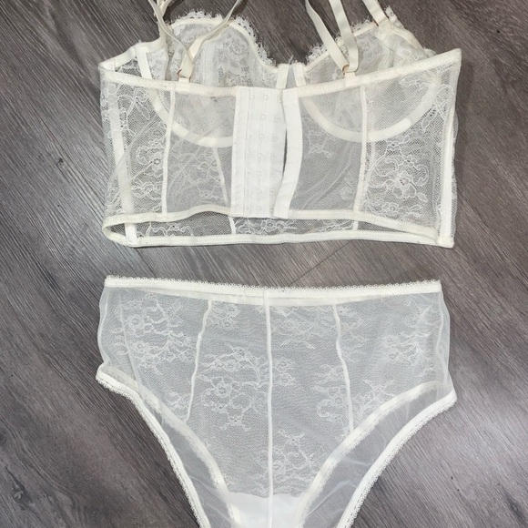 White Lace Lingerie Set Sheer Mesh Bustier & Panty Size Large - Picture 4 of 9